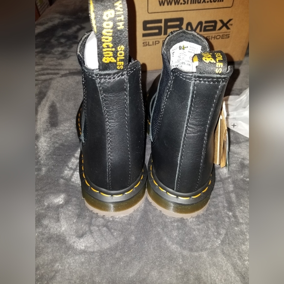 Dr. Martens 2976 Chelsea Boot, Size 9, Black leather. - Picture 5 of 9